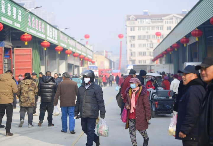 农历新年临近，年货大集开张