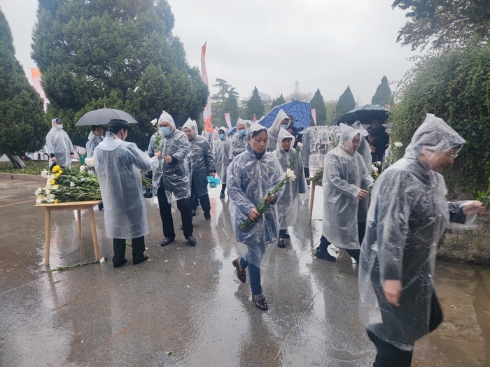 缅怀革命英烈 赓续红色血脉 山东省2023清明祭英烈暨党团（队）主题活动在济举行