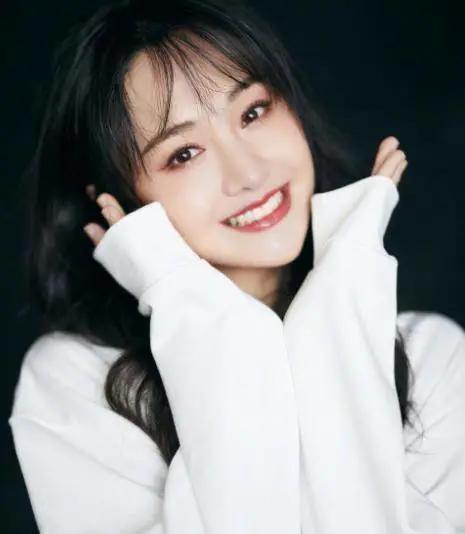 郑爽高价卖旧手机,买家吐槽|根本不能用!郑爽高价卖旧手机 买家吐槽 真是在作死的边缘不断试探