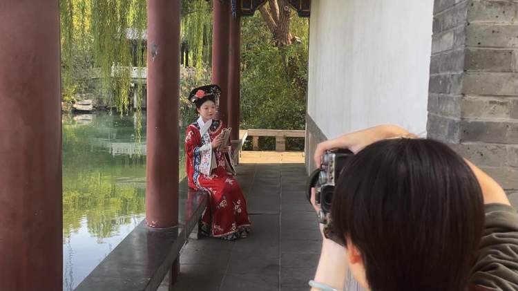 “大明湖畔的夏雨荷”写真火爆！来济南体验当“格格”需要提前预约