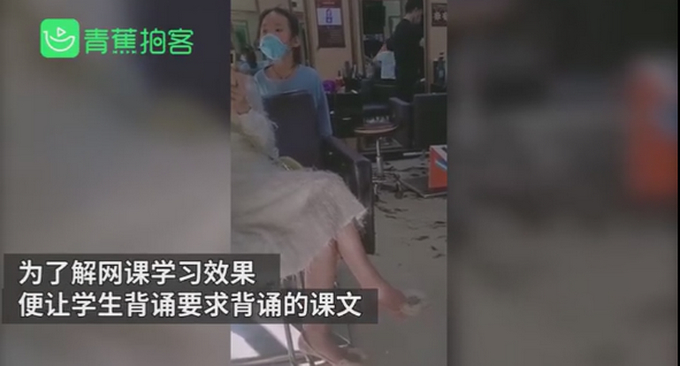 瞬间不香了！小学生吃烧烤隔壁桌坐着班主任，网友：撸串的快乐没了