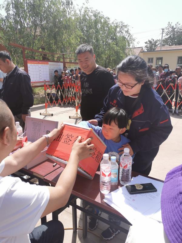 高青县常家镇说约李村新房认购顺利进行，172户村民喜迎新生活