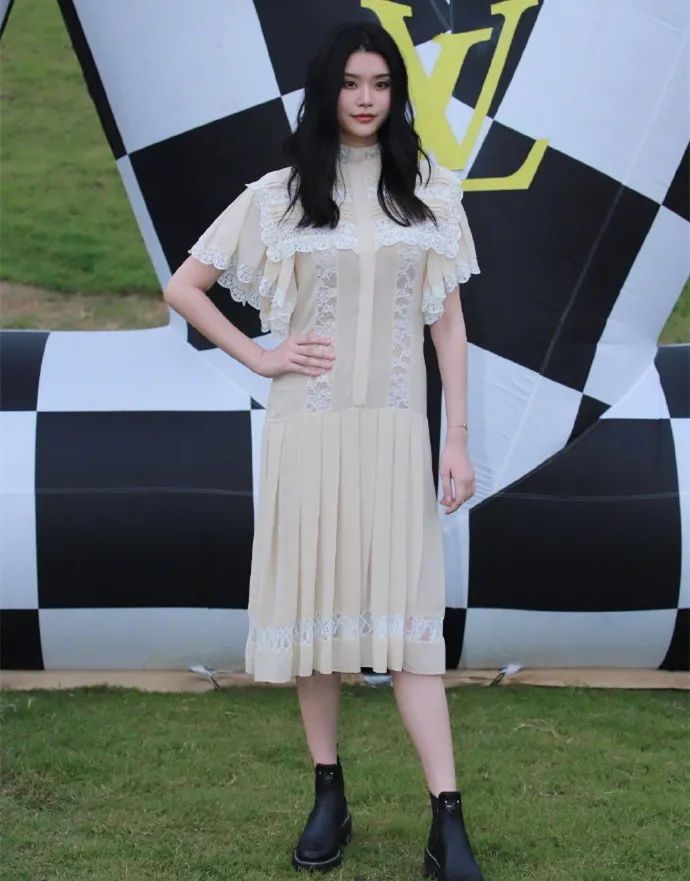 奚梦瑶产后首次公开亮相|LV大秀明星生图:奚梦瑶产后首次公开亮相脸浮肿,热巴显老朱一龙瘦成竿