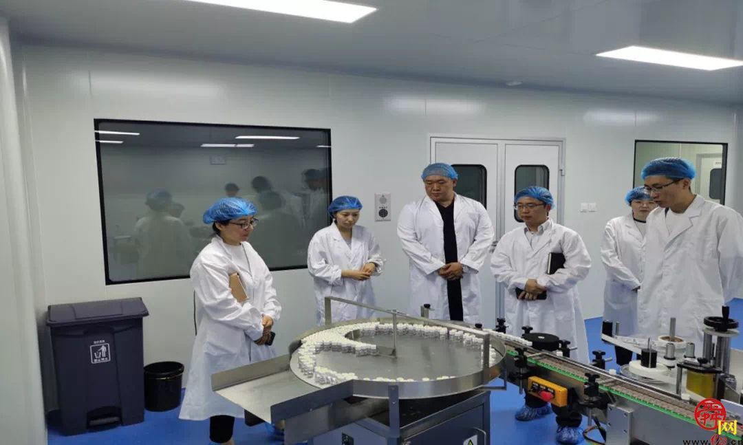 济南市行政审批服务局食药卫健处上门服务送政策 助力企业发展