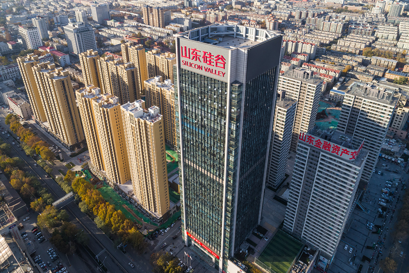 大众日报头版再次点赞济南！担当省会使命：“龙头”带动辟新境