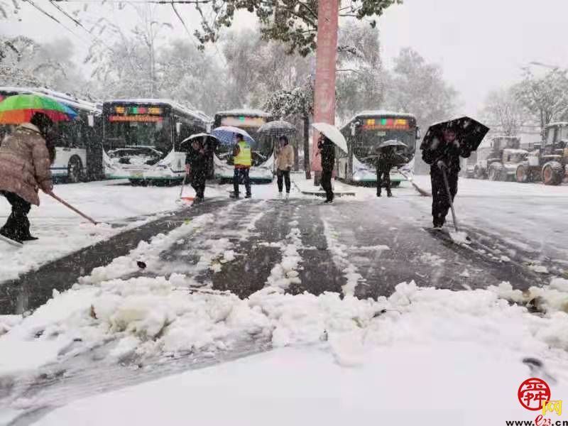 济南市交通局启动Ⅱ级应急响应全力应对暴雪天气