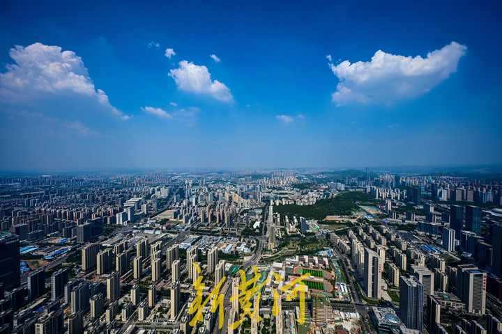 412米高空看巧云 第一高顶层气温低于地面