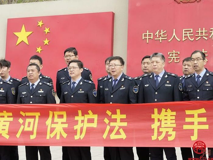 济南市水政监察支队联合济南黄河河务局等三家单位组织“贯彻实施黄河保护法 携手共护母亲河”普法宣传活动