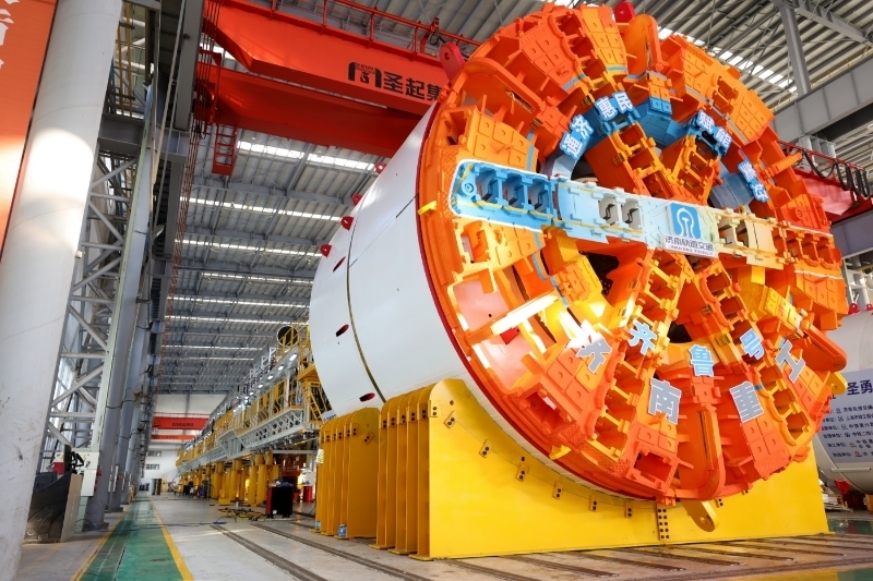 山东首台9米级盾构机“齐鲁号”下线，将服务粤港澳大湾区城际轨道项目建设