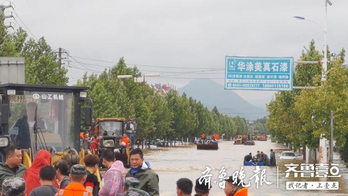 台风“利奇马”过境山东，章丘受暴雨侵袭，启动铲车救人！