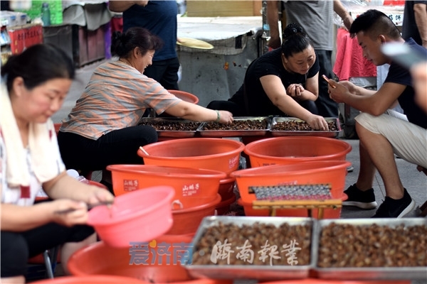 还有一个月！30多年历史的英雄山早市将取缔