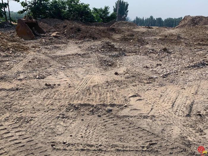 【啄木鸟在行动】章丘区钓鱼台村公交站附近渣土未覆盖