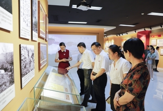 济南革命烈士陵园赴省档案馆参观学习