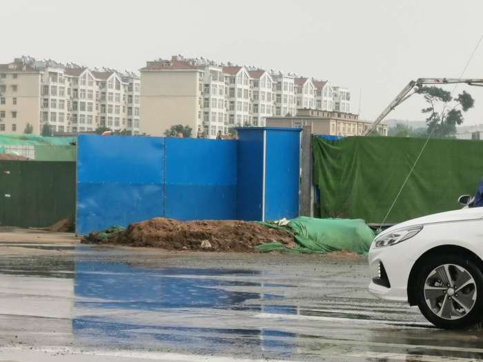 【啄木鸟在行动】铁骑路周边有大片施工地渣土未覆盖