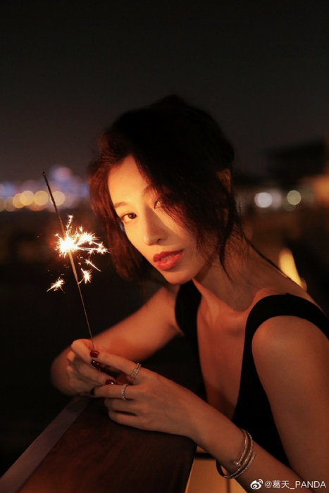 葛天冷感大片曝光，清冷气质，打造高级感
