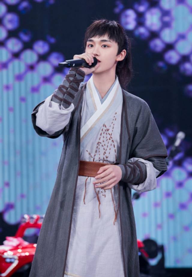 丁程鑫加入快乐家族 丁程鑫是谁？这事你怎么看？