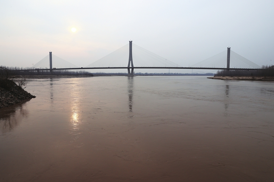 气温向暖 黄河济南段无流凌