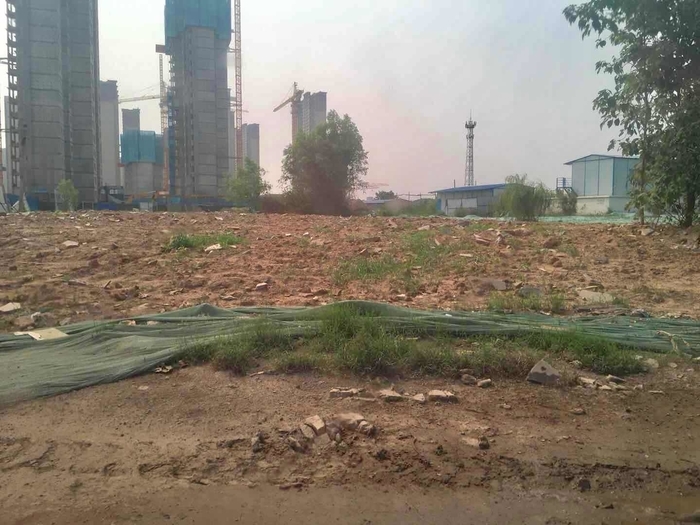 【啄木鸟在行动】济南华腾精密机械有限公司北侧渣土裸露 存扬尘隐患