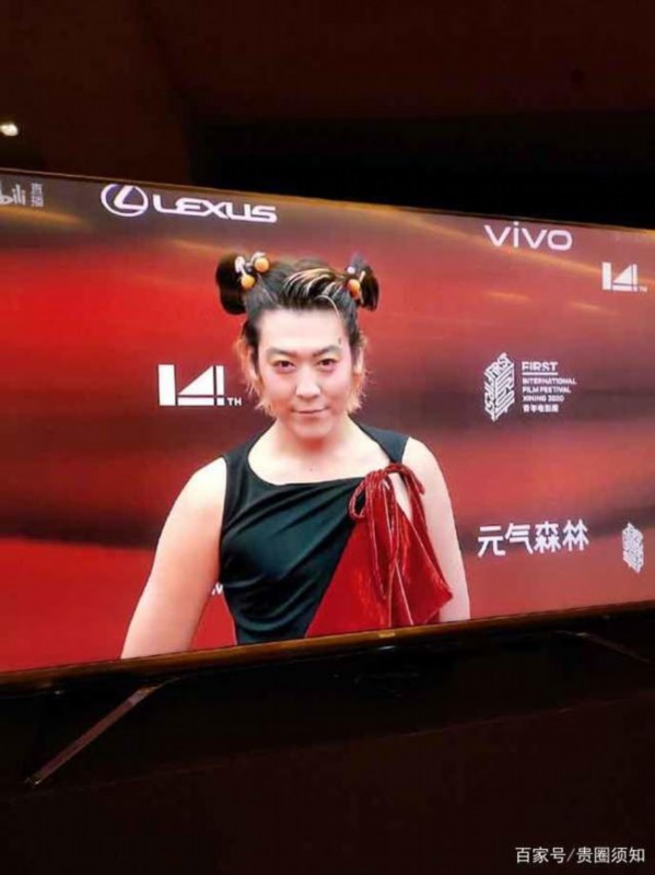 姜思达回应红毯造型|【大胆搏出位】姜思达回应红毯造型上热搜 纯素颜COS哪吒造型不输陈志朋