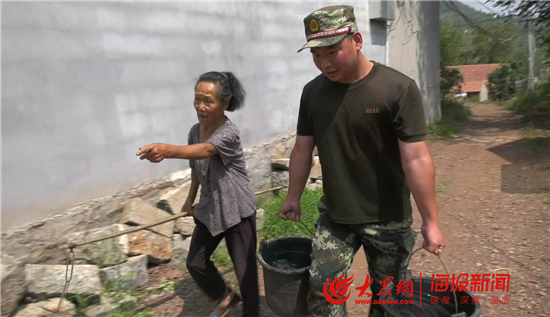 淄博多地旱情严重群众喊渴 消防车持续一月送水解燃眉之急