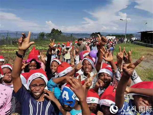 联合国驻刚果（金）稳定团雇员家属和当地孤儿赴我维和部队开展联谊活动