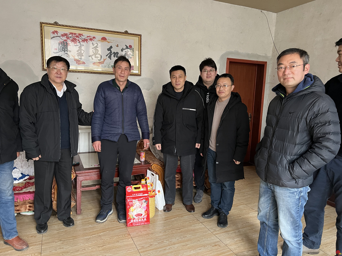 济南市交通局到南山区柳埠涝峪村走访困难党员群众