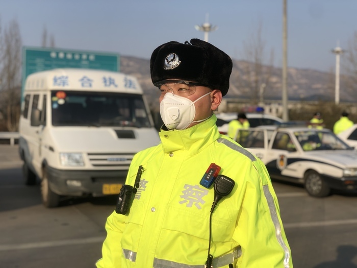 疫情面前显担当  交通辅警有力量