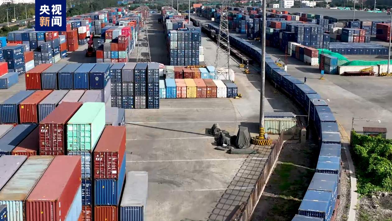 “一箱到底”无缝衔接 我国35吨宽体集装箱铁海快线成功开行