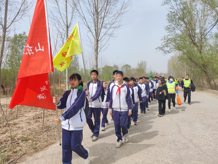 最好的课程在路上！济南第五十二中学学生在黄河岸边留下“足迹”