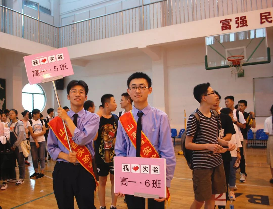 抢先看！山东多地中小学新生陆续报到 记者探营新生报到现场