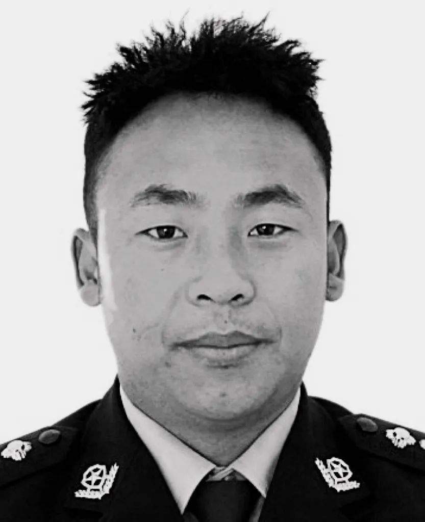 一路走好!辅警杨小兵勇救落水群众牺牲上千人送别