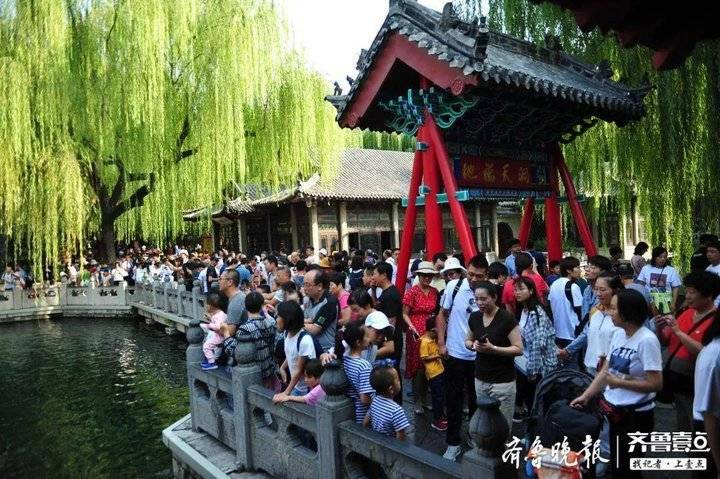 济南“夜经济”起势，6家景区一天接待46万余人！