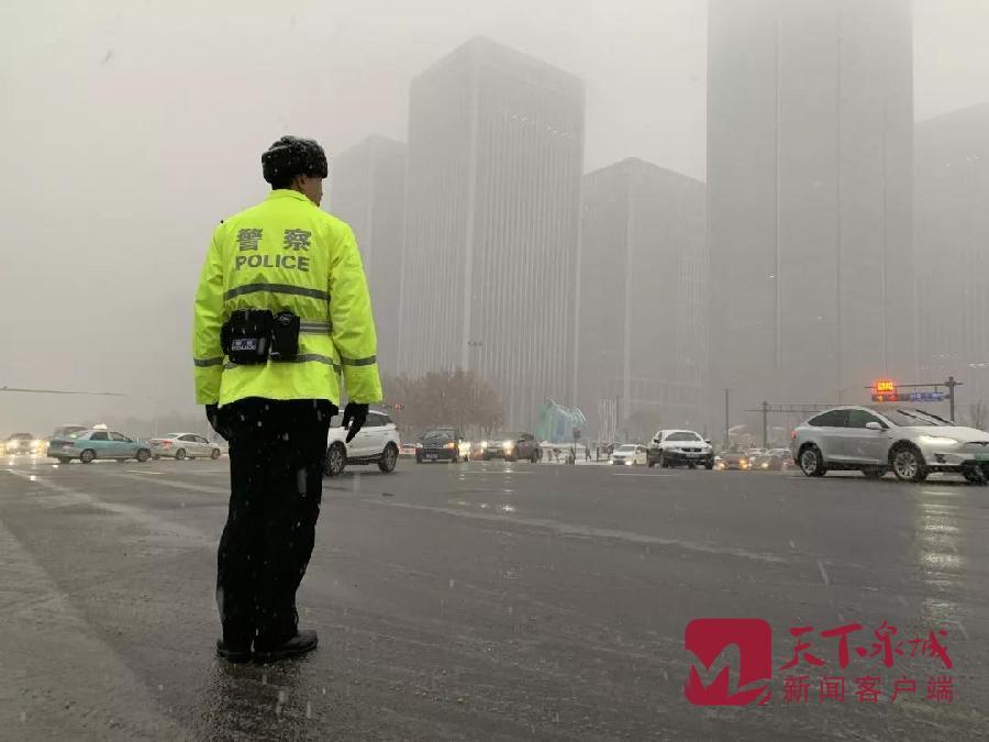 文明济南经得起大雪检阅 因为有人一直在行动