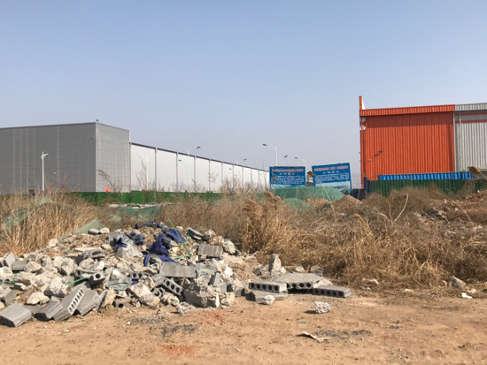 【啄木鸟在行动】历城区临港北路丰树物流园附近有渣土露天堆放未覆盖