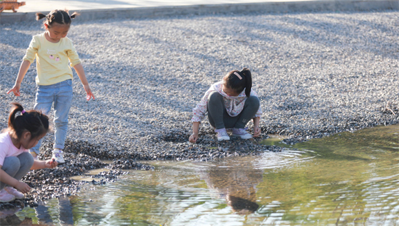 气温持续“奔夏”，洋涓湖成今夏新晋亲水纳凉网红打卡地