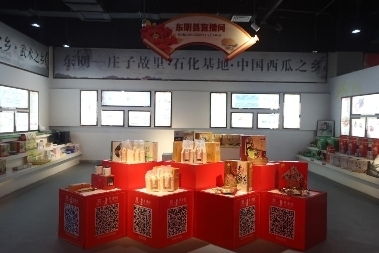 智能智造未来已来  品味山东采访团看菏泽电商发展体验智能家居