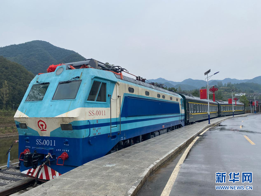 火车“开”进深山沟，村民吃上旅游饭