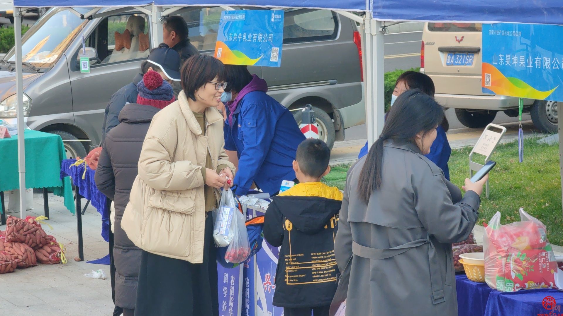 烟火气“沉甸甸”！ 泉水人家社区里收获暖融