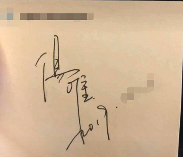 40岁汤唯近照曝光，穿着朴素口罩遮面，独自低调出行被赞接地气