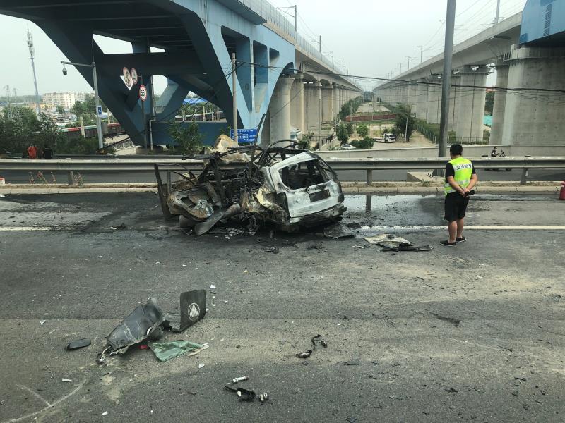 被救司机上门感谢恩人消防员，回忆爆炸前的生死时刻