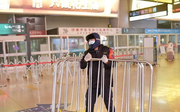 济南西站出站口双向通道恢复正常通行