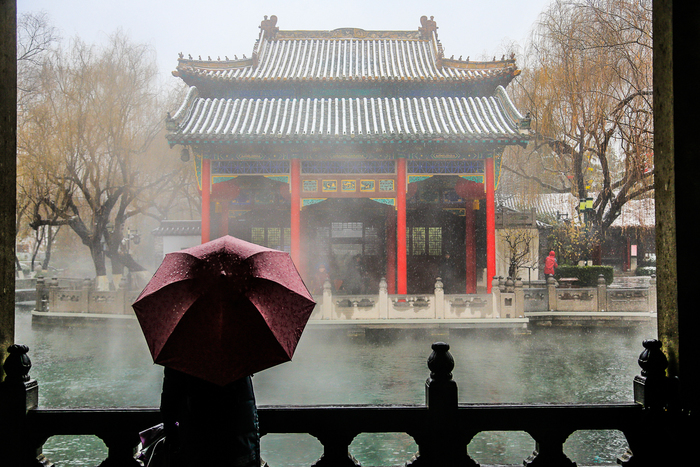 济南的冬天：雪花落在泉水里 全是诗情画意