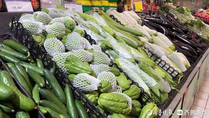 雪中济南“菜篮子”量足价稳 外卖小哥成菜市“熟客”