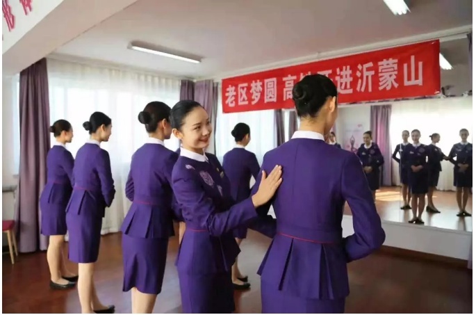 日兰高铁开通在即，靓丽“高姐”新装亮相！还能扫二维码办票