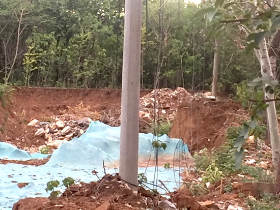 【啄木鸟在行动】经十路南侧林家庄公交站附近渣土覆盖不全