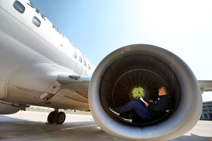 飞机维修工程师：一钉一铆，问诊飞机　护航蓝天