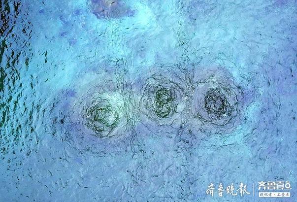 航拍济南趵突泉景区，国庆节最多一天接待7.5万人