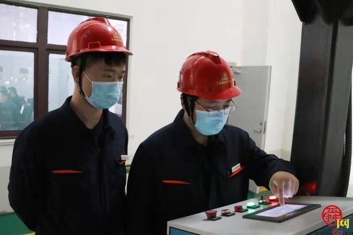 供暖首日 您家暖和了吗今冬供暖正式拉开序幕，居民家中的暖气如