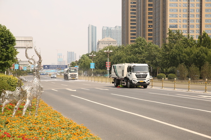 济南城管：保洁员每人每月300元高温补贴，根据气温变化灵活调整作业时间