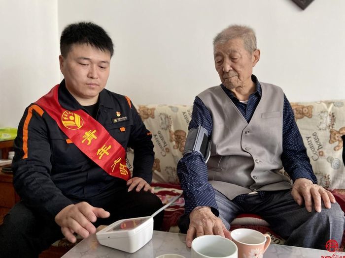 九九重阳节 供暖管家关爱老人送温暖